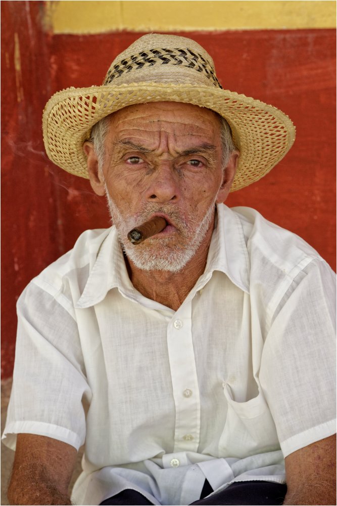 Dans le vague ... seul avec son cigare