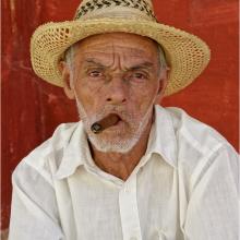 Dans le vague ... seul avec son cigare
